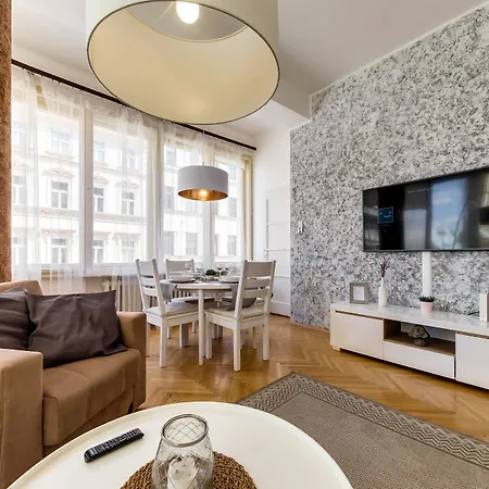 Center Apartment *